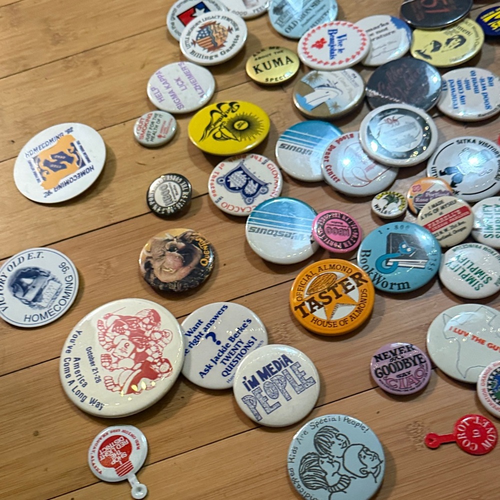 Vintage Button Pin Collection - Picture 4 of 4